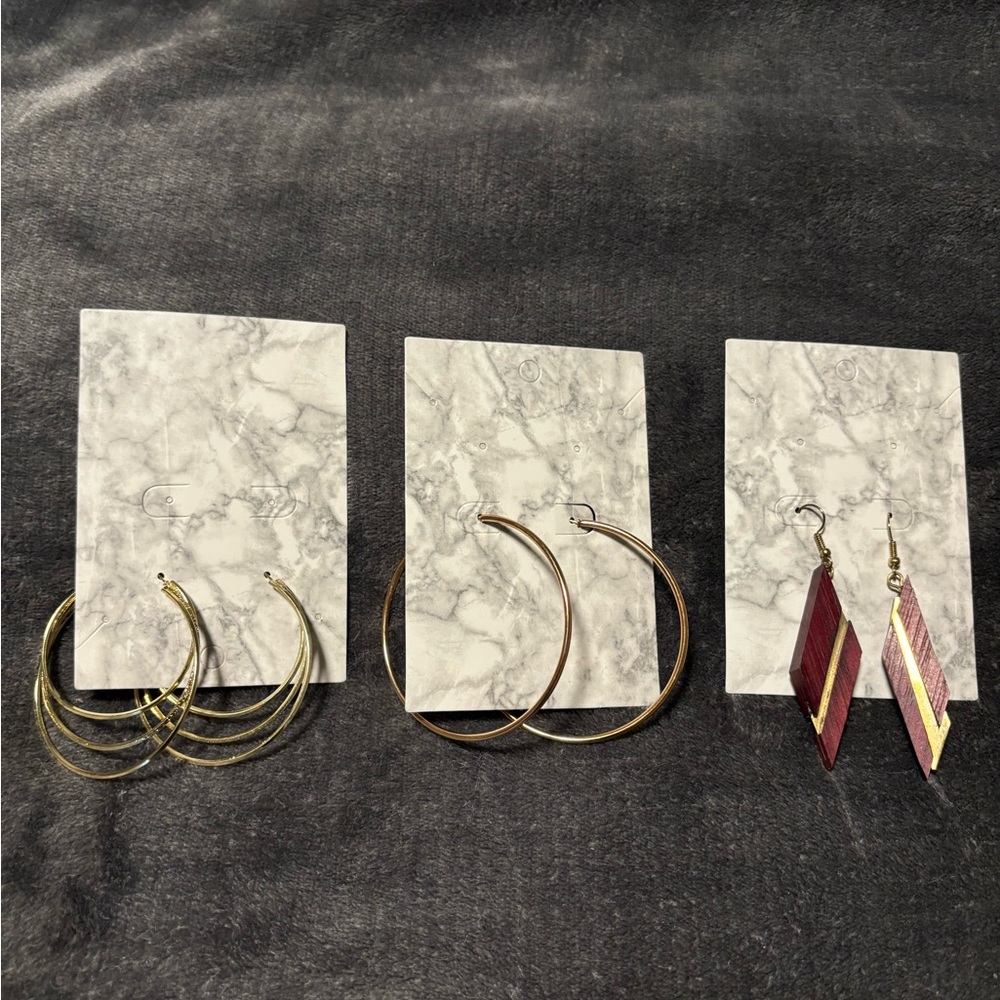 Elegant Gold Earrings Set